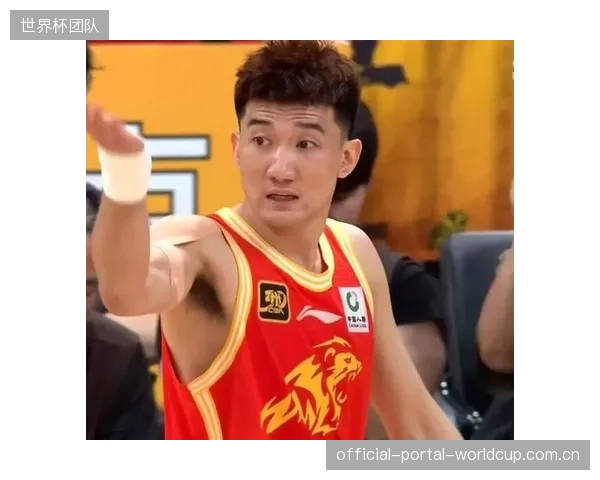孙铭徽进攻哑火,深圳队针对性防守成功限制广厦发动机的串联作用。 孙铭徽进攻哑火,深圳队针对性防守成功限制广厦发动机的串联作用。